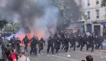 Более 200 учащихся пострадали во время масштабных протестов во Франции